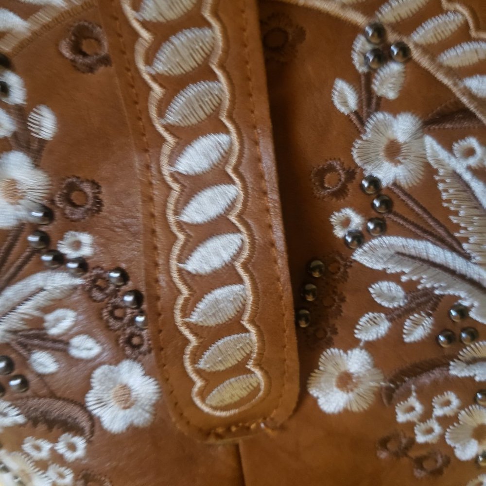 Boots - Picture 4 of 6